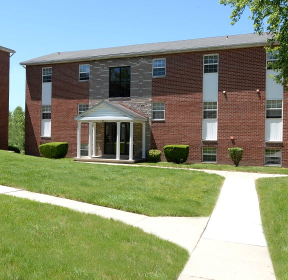 Apartments in Arbutus Colony Hill Apartments & Townhomes